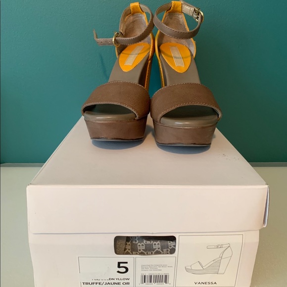 Brand new summer/fall Leather Platform Heels! - Picture 5 of 5